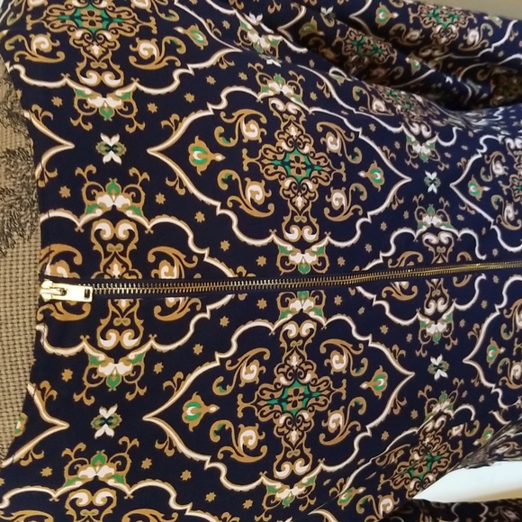 Upscale Casual Navy/Gold Dress w/Beautiful Designs - Picture 5 of 6